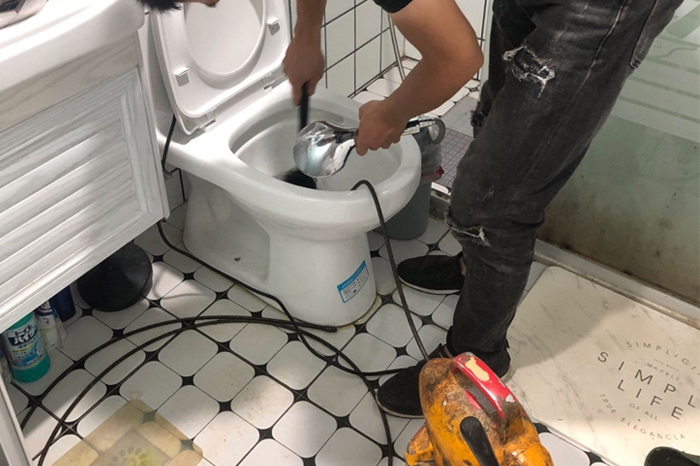 轵城镇疏通下水道