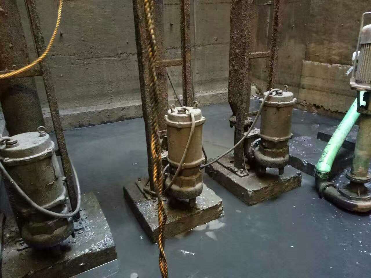 轵城镇污水池清理